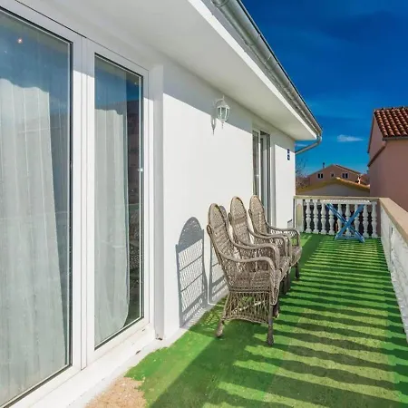 In With Balcony And Garden *